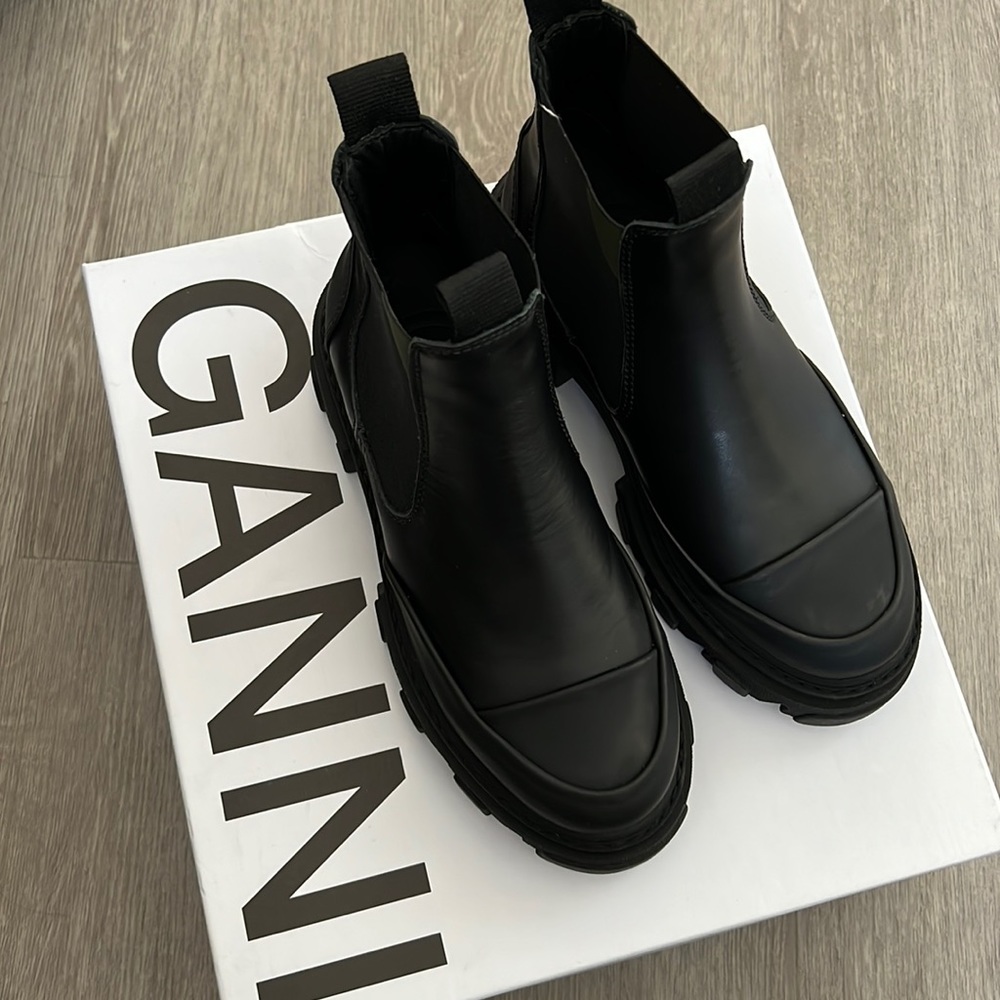 Ganni calf leather low lug chelsea boot black size EU 38/ US 8